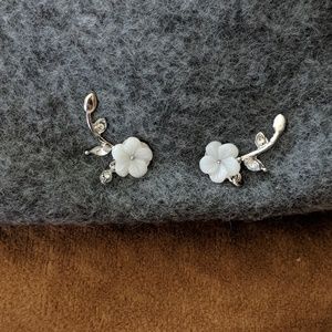 Beautiful silvertone earrings